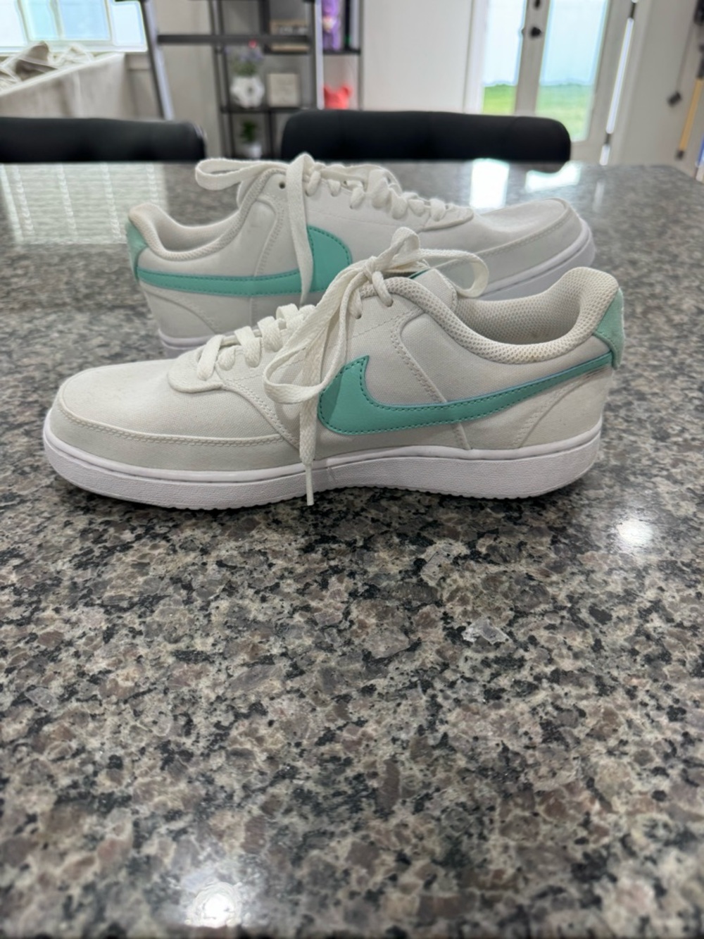 Nike White Low-Top Sneakers with Mint Swoosh! Good condition size 8.5